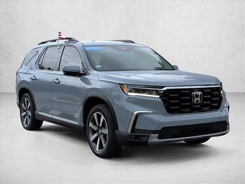 Used 2024 Honda Pilot Touring image 3