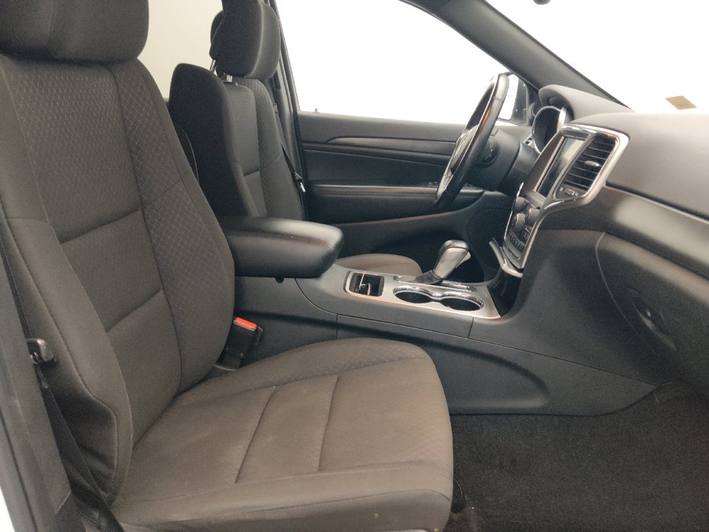 Used 2018 Jeep Grand Cherokee Laredo AWD/4WD image 21