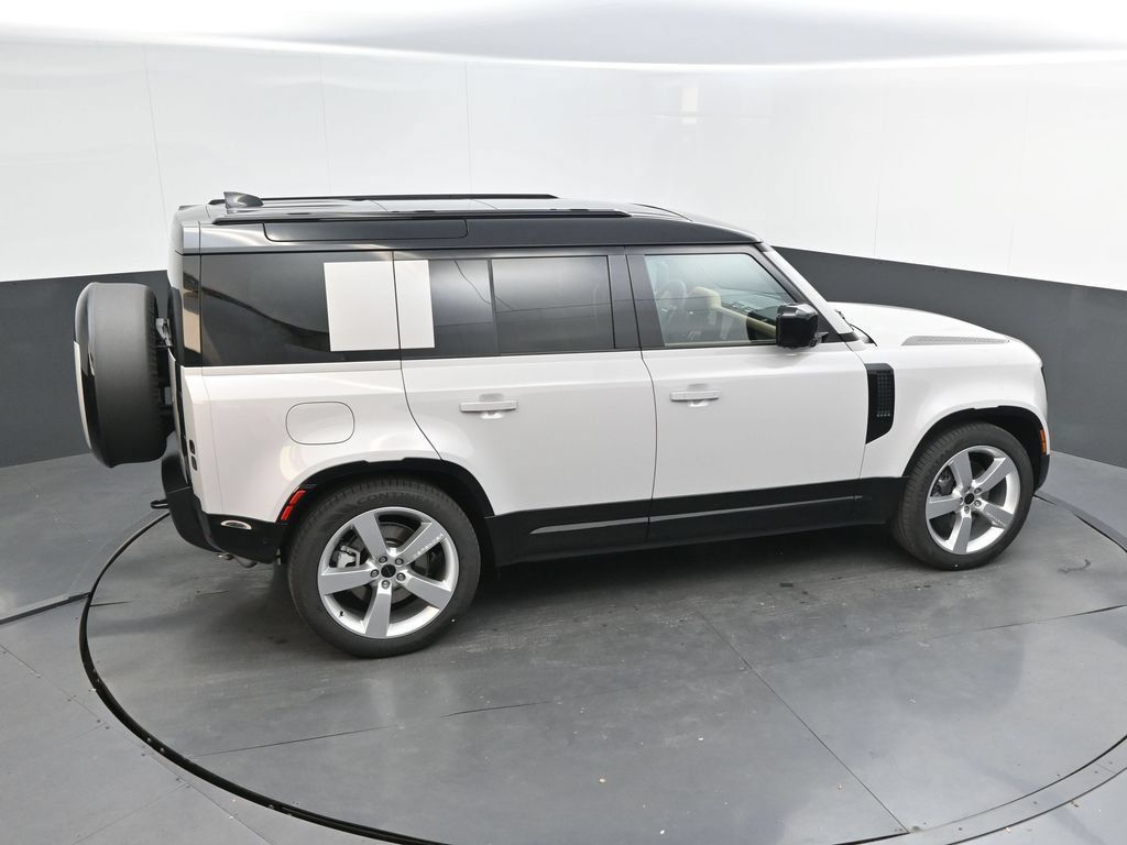 Used 2026 Land Rover Defender 110 X-Dynamic SE AWD/4WD image 38