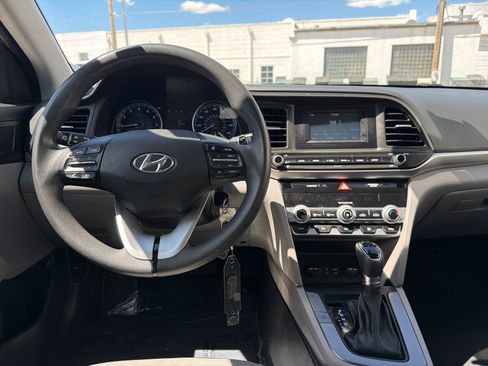 Used 2020 Hyundai Elantra SE FWD image 23
