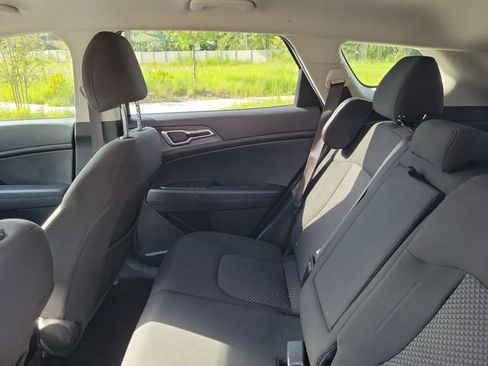 Used 2023 Kia Sportage LX AWD/4WD image 13
