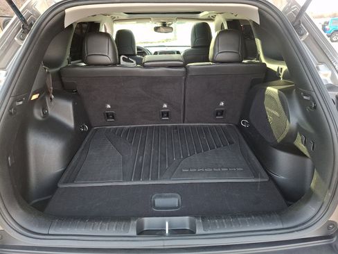 Certified 2021 Jeep Cherokee Latitude Lux w/ Sun & Sound Group image 29