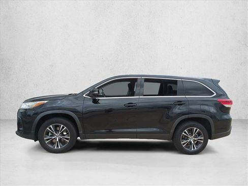 Used 2019 Toyota Highlander LE image 9