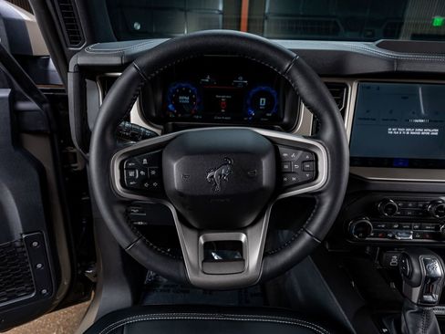 Used 2026 Ford Bronco Outer Banks AWD/4WD image 18