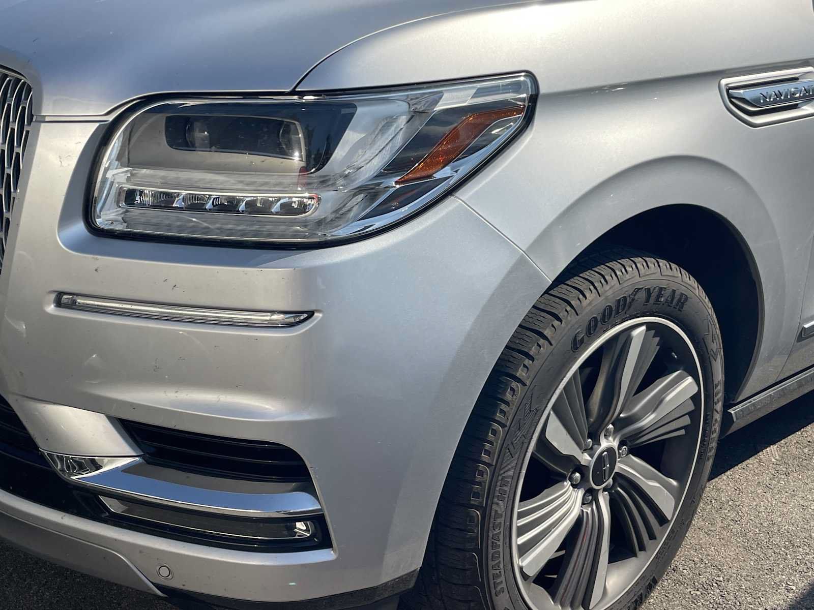 Used 2018 Lincoln Navigator Reserve w/ Cargo Package AWD/4WD image 11