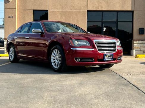 Used 2011 Chrysler 300 Limited RWD image 39