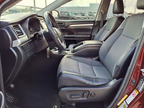 Used 2014 Toyota Highlander Plus image 17