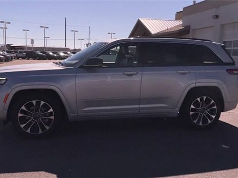 Used 2024 Jeep Grand Cherokee Overland image 6