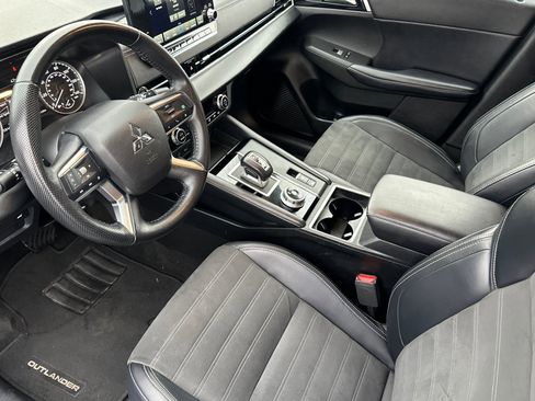 Used 2024 Mitsubishi Outlander SE image 11