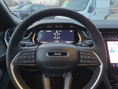 New 2025 Jeep Grand Cherokee L Limited w/ Luxury Tech Group II image 10