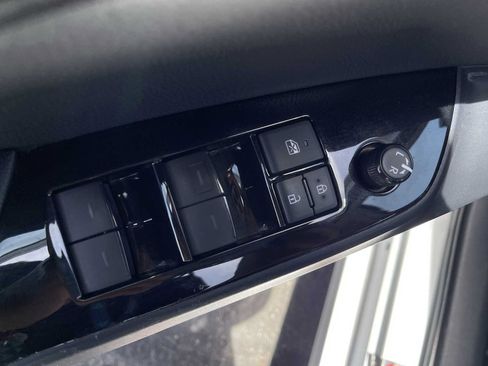 Used 2020 Toyota Prius Prime LE FWD image 15