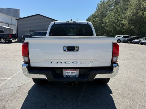 Used 2020 Toyota Tacoma SR5 RWD image 5