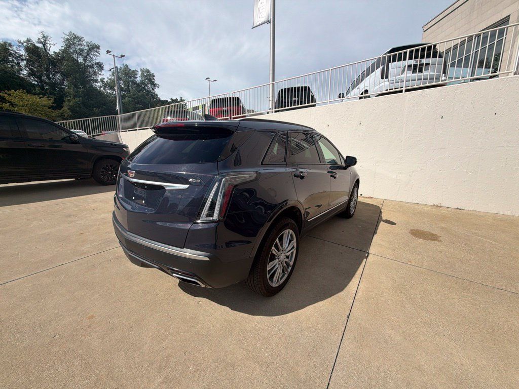 Used 2025 Cadillac XT5 Sportv w/ Technology Package AWD/4WD image 6