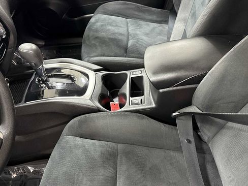 Used 2016 Nissan Rogue SV w/ SV Premium Package image 23