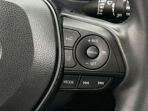 Used 2021 Toyota RAV4 XLE Premium image 16