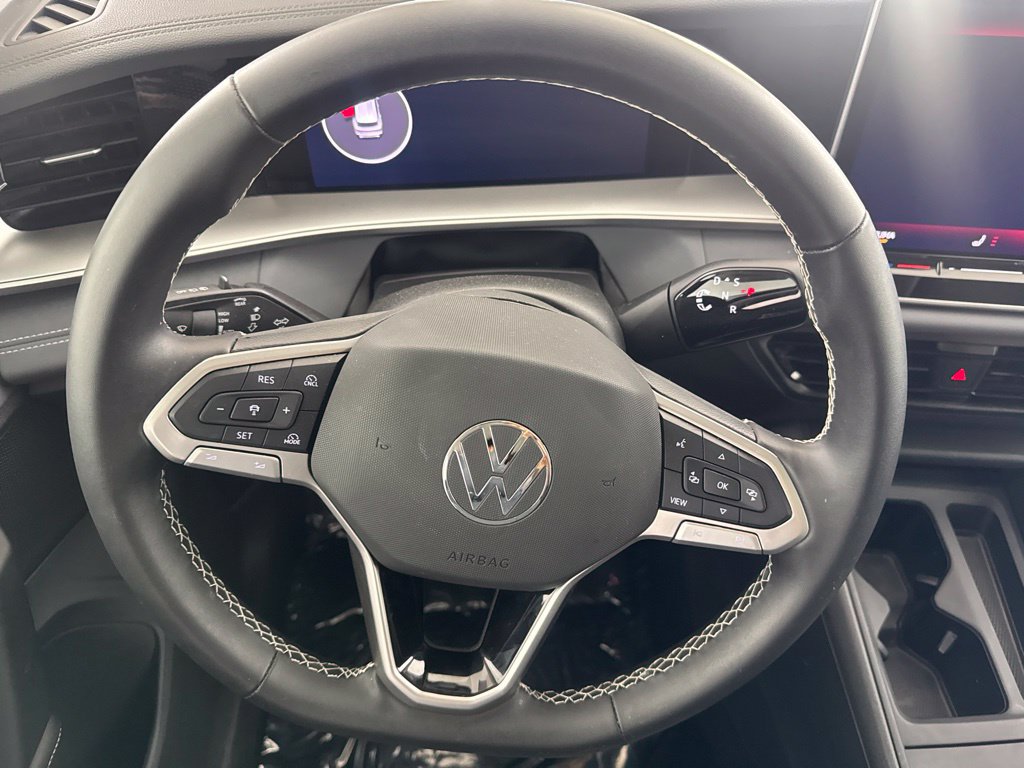 Used 2025 Volkswagen Tiguan SE AWD/4WD image 34