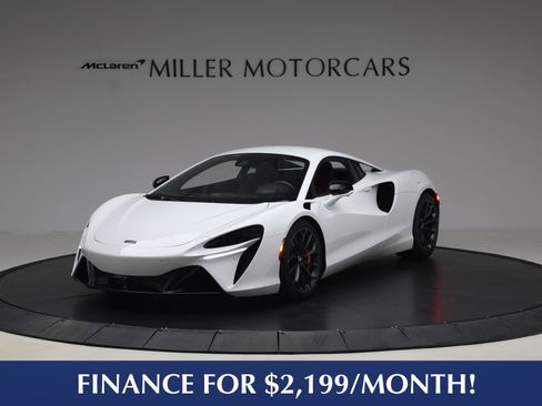 Used 2023 McLaren Artura RWD image 1