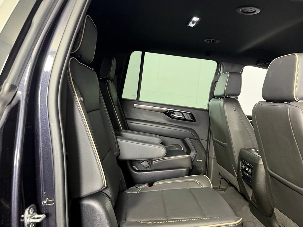Used 2026 Chevrolet Suburban Premier AWD/4WD image 17