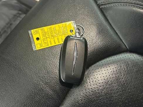 Used 2022 Chrysler Pacifica Touring-L image 41