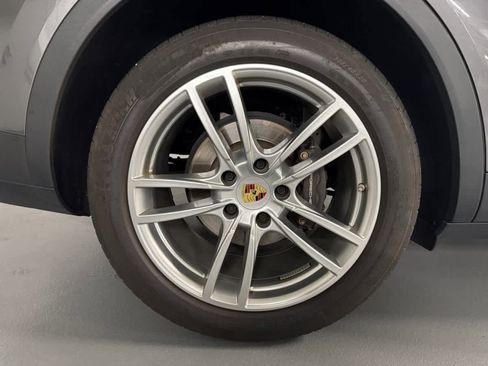 Used 2023 Porsche Cayenne image 17