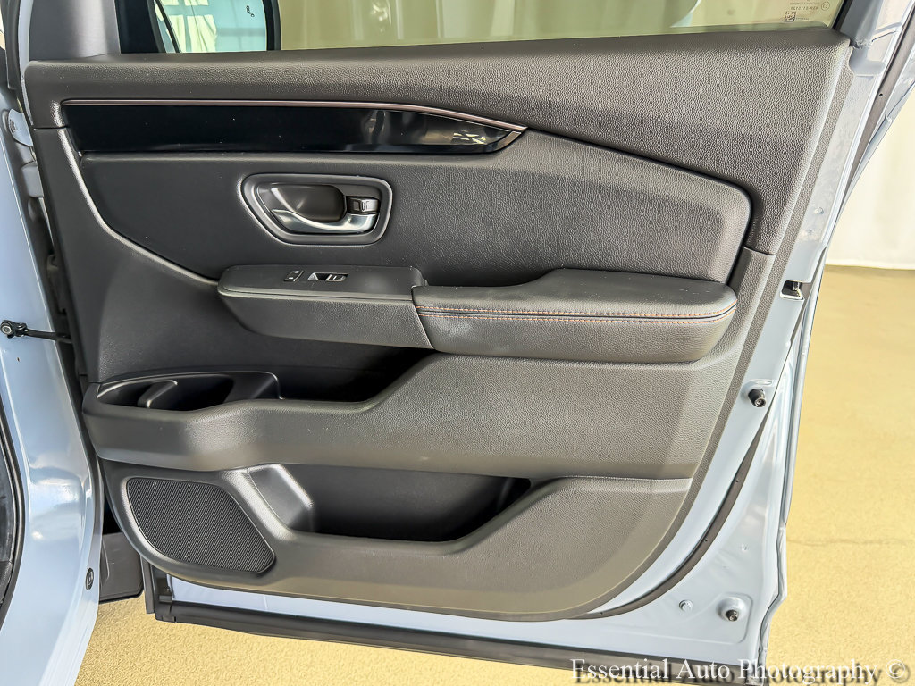 Used 2025 Honda Pilot TrailSport image 23