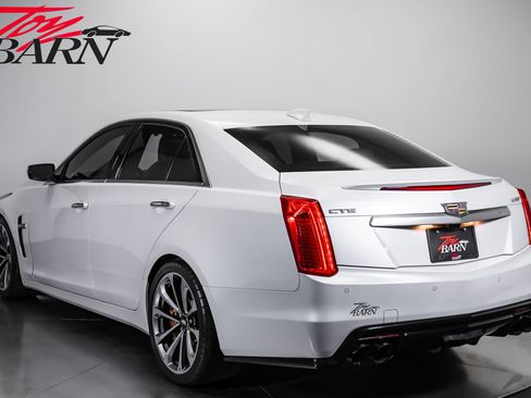 Used 2017 Cadillac CTS V w/ Luxury Package RWD image 3