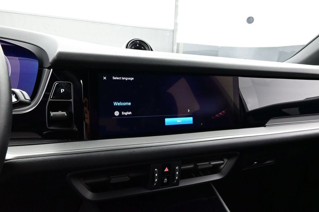 Certified 2024 Porsche Cayenne AWD/4WD image 10