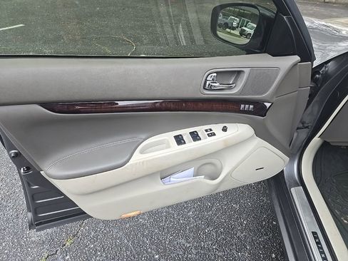 Used 2013 INFINITI G37 Journey w/ Premium Pkg image 9