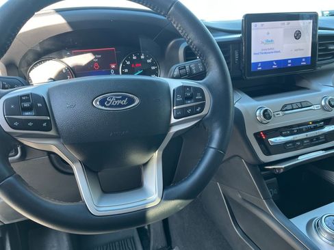 Used 2023 Ford Explorer XLT image 11