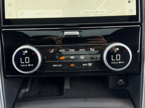 Used 2023 Land Rover Discovery S R-Dynamic image 33