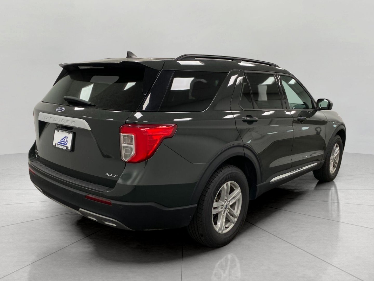 Used 2024 Ford Explorer XLT w/ Equipment Group 202A AWD/4WD image 4