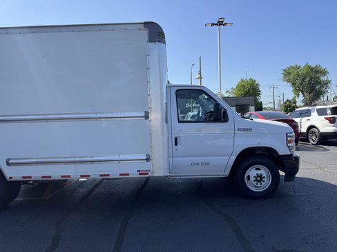 Used 2022 Ford E-350 and Econoline 350 Super Duty image 7