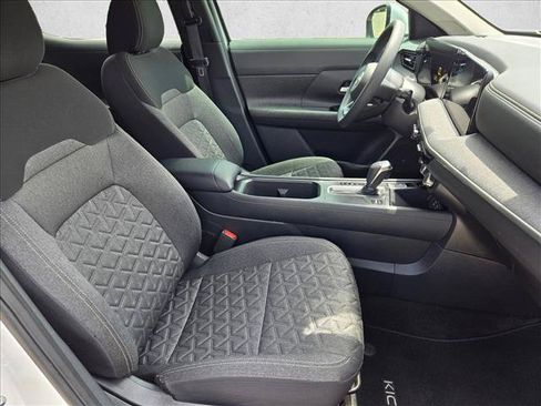 Used 2025 Nissan Kicks SV FWD image 19