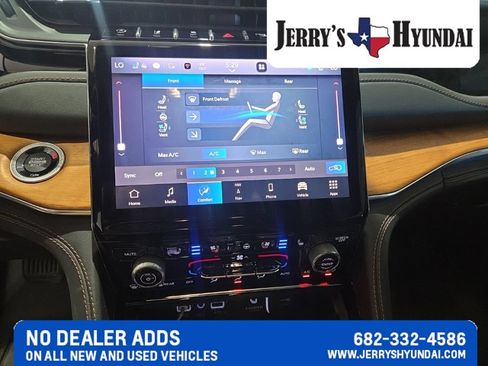 Used 2023 Jeep Grand Cherokee L Summit AWD/4WD image 11