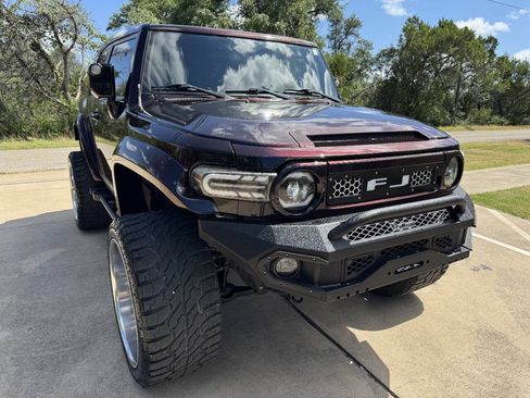 Used 2007 Toyota FJ Cruiser 2WD w/ Convenience Pkg image 3