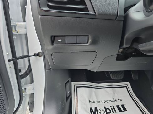 New 2026 Nissan Sentra SR w/ Floor Mat Package FWD image 19