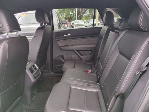 Used 2021 Volkswagen Atlas Cross Sport SE image 17