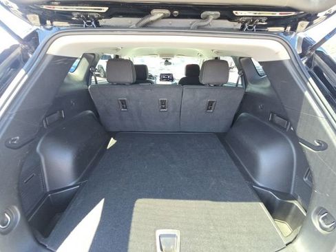 Used 2025 Chevrolet Blazer LT FWD image 11