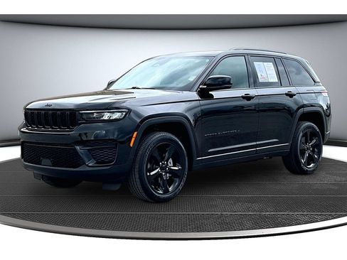 Certified 2023 Jeep Grand Cherokee Altitude AWD/4WD image 16