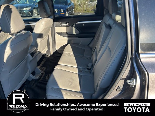 Used 2017 Toyota Highlander XLE AWD/4WD image 10