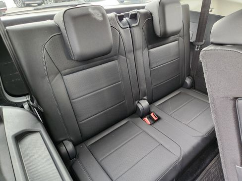 Used 2020 Volkswagen Tiguan SE image 16