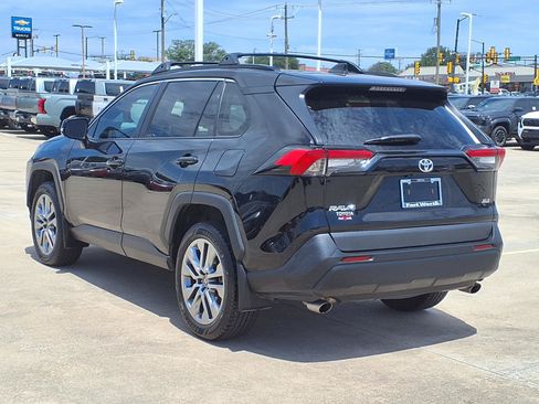 Used 2023 Toyota RAV4 XLE Premium FWD image 7