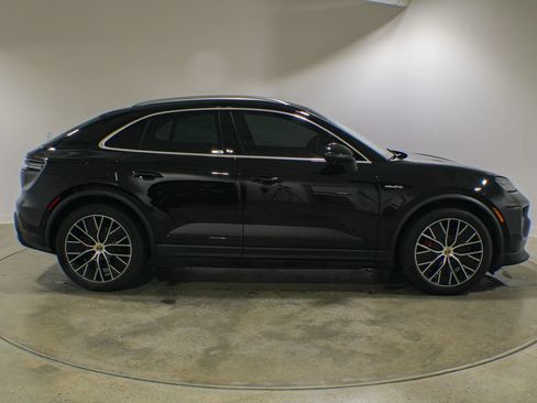 Used 2025 Porsche Macan 4S Electric AWD/4WD image 7