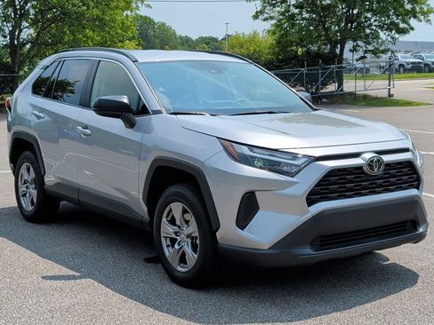 Certified 2025 Toyota RAV4 LE AWD/4WD image 12