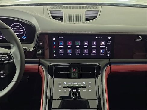 Certified 2025 Porsche Panamera 4 image 19