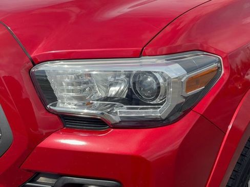 Used 2022 Toyota Tacoma TRD Sport w/ Technology Package RWD image 10