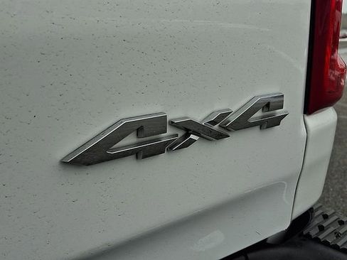 Used 2025 RAM 1500 Laramie AWD/4WD image 26