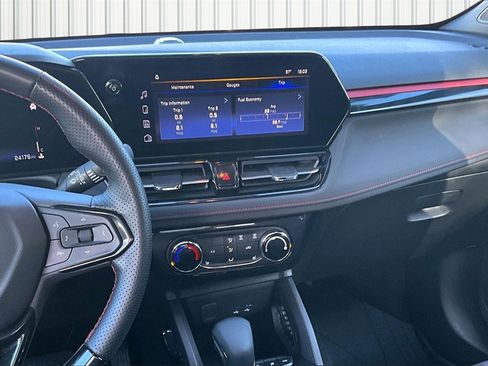 Used 2024 Chevrolet TrailBlazer RS w/ Driver Confidence Package image 3