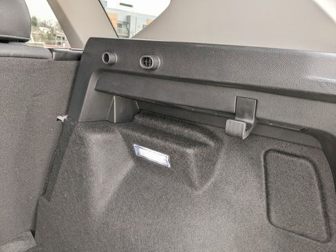 Certified 2025 Volkswagen Taos SE image 28