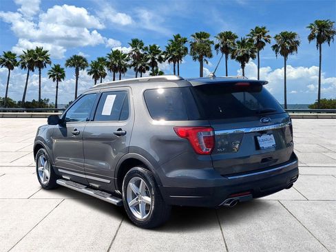 Used 2018 Ford Explorer XLT w/ Equipment Group 202A image 4